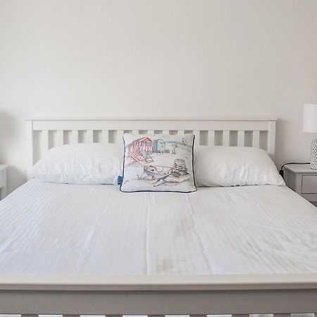 프레스타틴 Lovely Bungalow Close To Beach 빌라 외부 사진