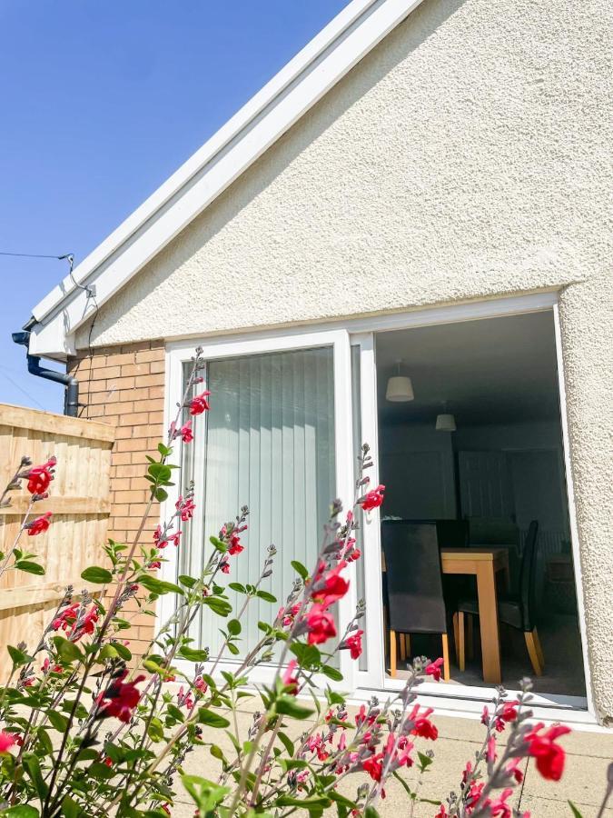 프레스타틴 Lovely Bungalow Close To Beach 빌라 외부 사진